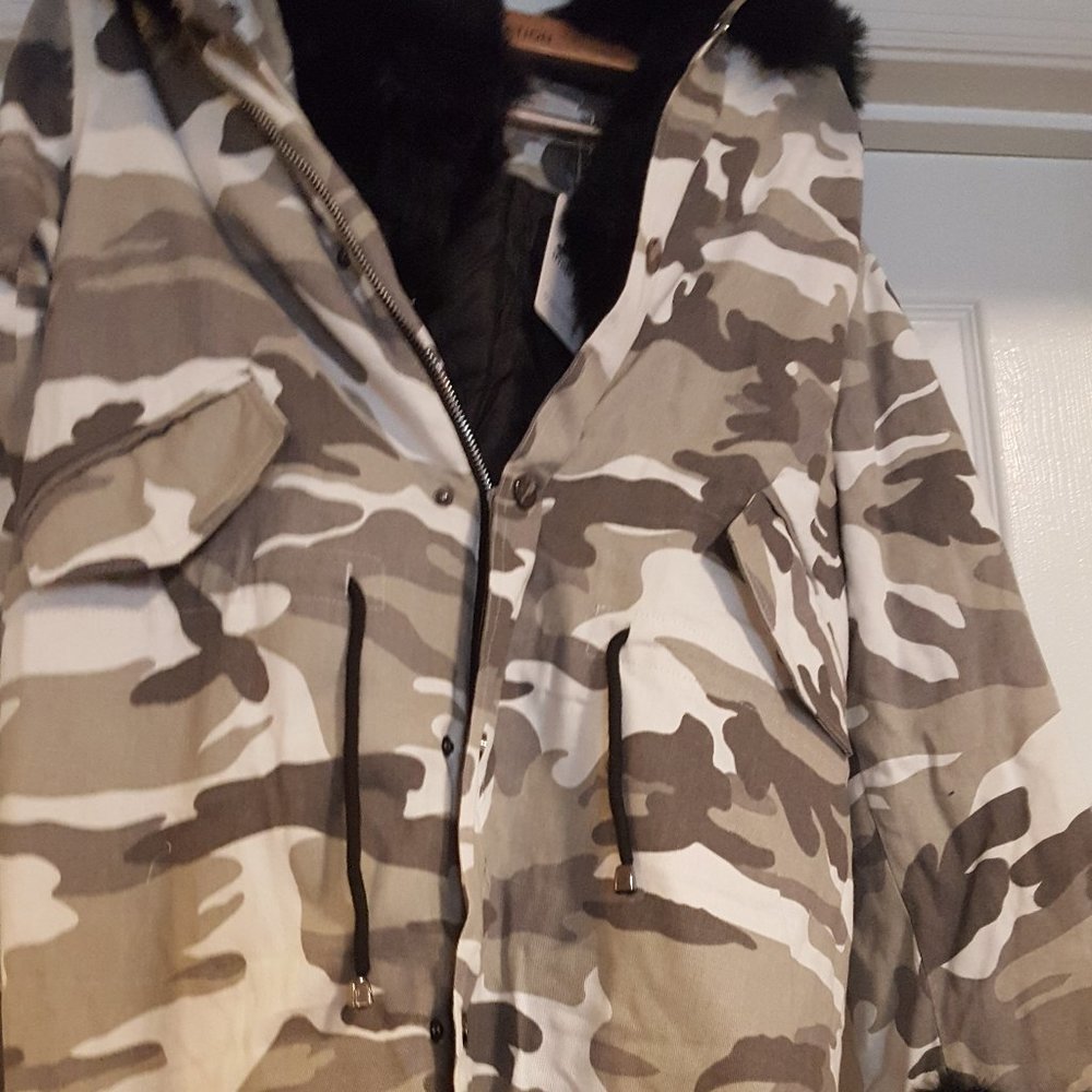 iminoaru Coat - Camouflage + Faux Fur